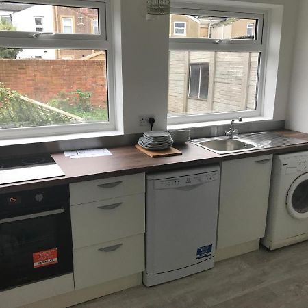 2 bedroom garden apartment Cheltenham Exterior foto