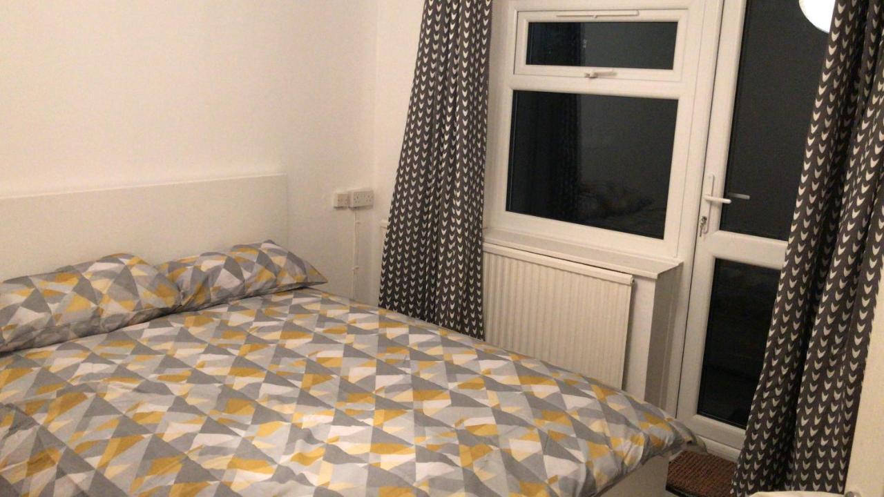 2 bedroom garden apartment Cheltenham Exterior foto